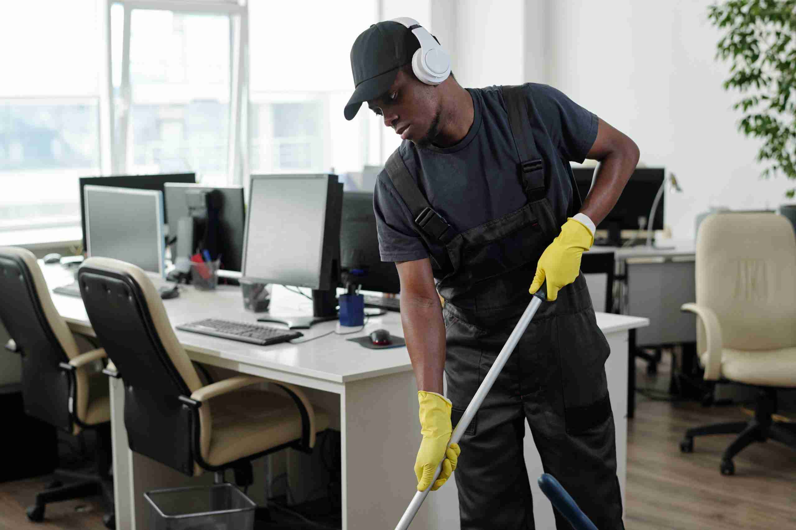 suds n mops cleaning services getty-images-45suQnw3AXc-unsplash suds n mops cleaning services office cleaning service image