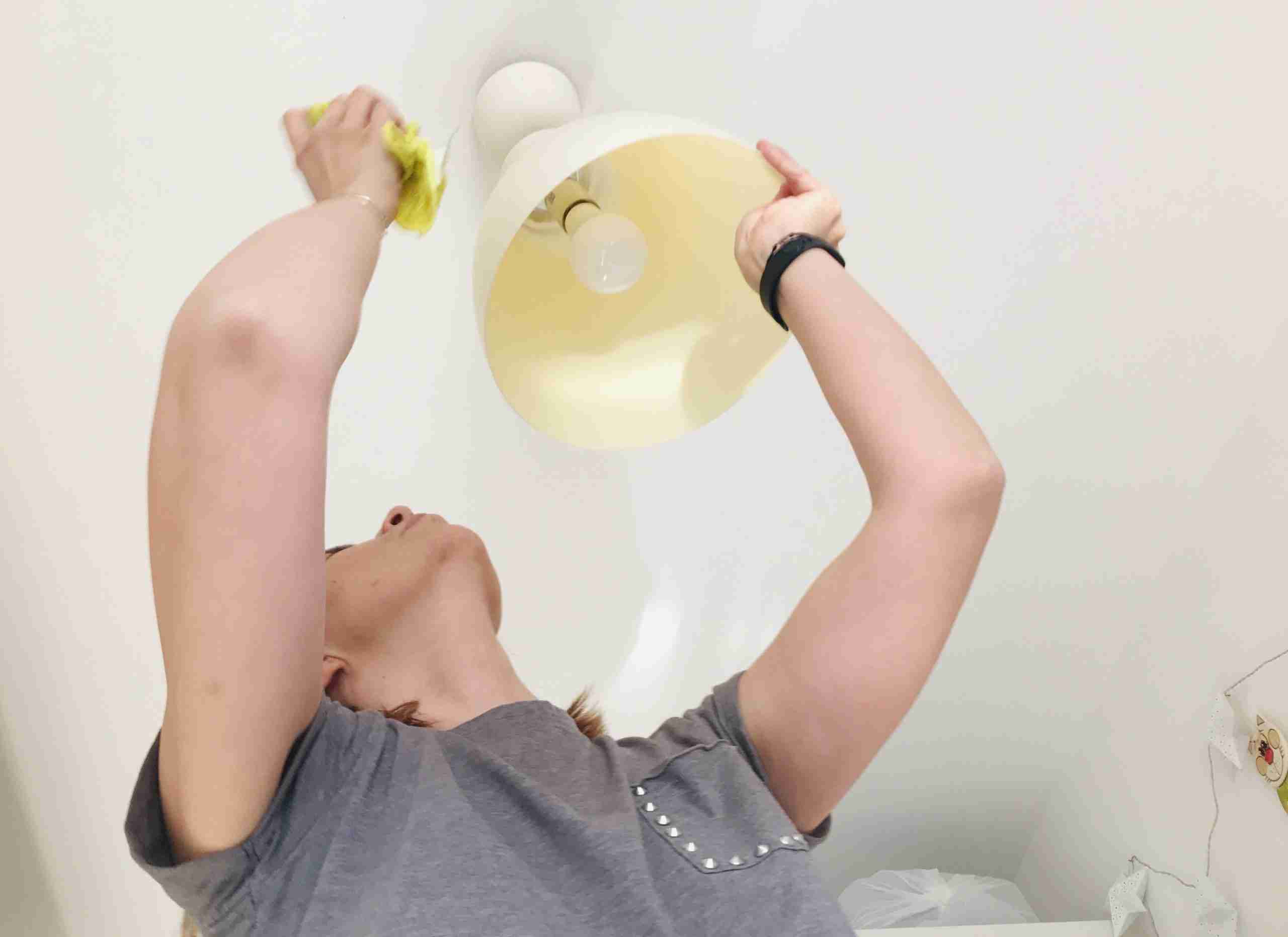 house-cleaning-2022-11-03-05-20-03-utc woman doing House cleaning services