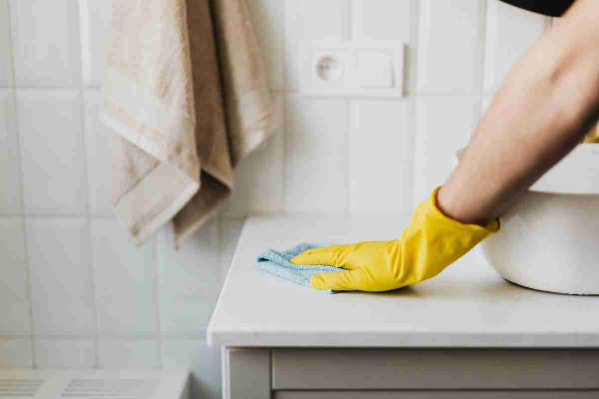 autumn-cleaning-pasco-county-pexels-karolina-grabowska-4239037 Hand with yellow glove cleaning bathroom autumn cleaning
